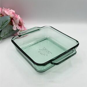 Anchor Hocking Green 8 x 8 Baking Dish. 2 Quart